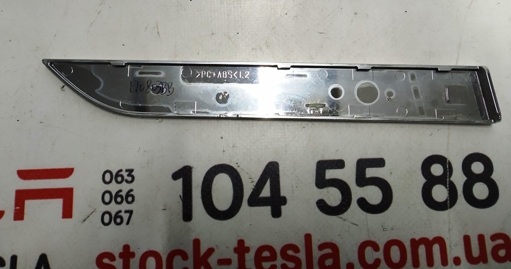 1 Outer handle trim (chrome) door front/rear left Tesla model X 1046559-00-B